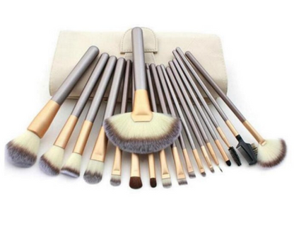Elevate Your Beauty Routine with the Luxurious Persian Make-Up Brush Set in Elegant Champagne