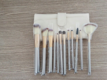 Elevate Your Beauty Routine with the Luxurious Persian Make-Up Brush Set in Elegant Champagne
